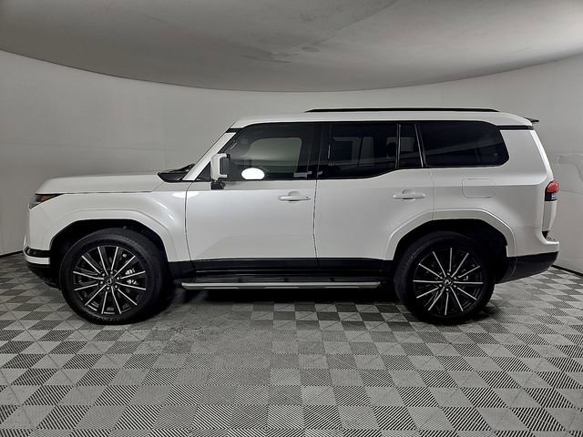 Used 2025 Lexus GX 550 w/ Accessory Package (2T) image 8