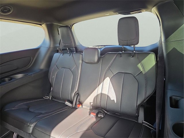 New 2026 Chrysler Pacifica Select image 9