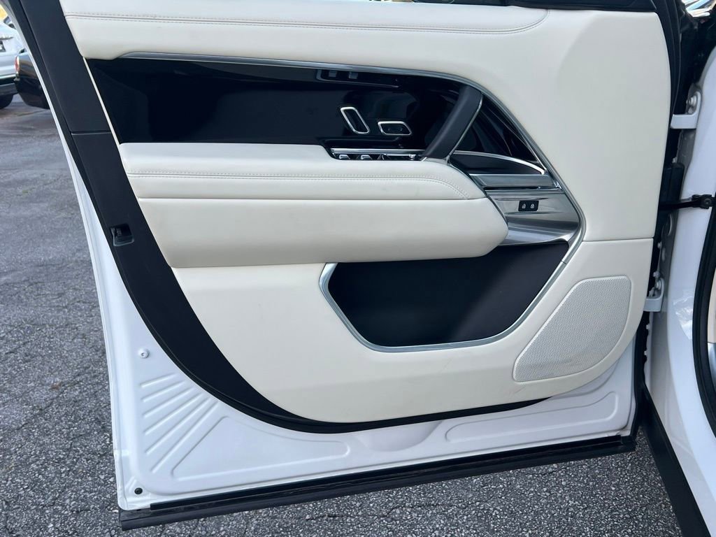 Used 2023 Land Rover Range Rover SE image 13