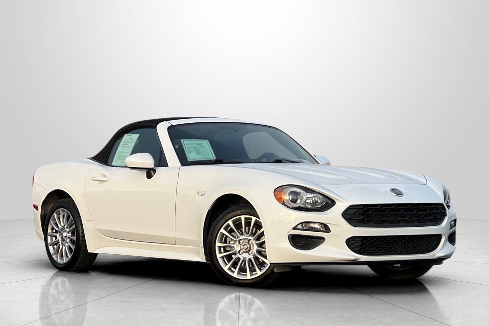 Used 2017 FIAT 124 Spider Classica image 4