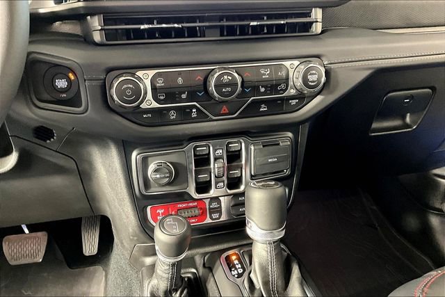 Used 2024 Jeep Wrangler Unlimited Rubicon w/ Capability Package image 8