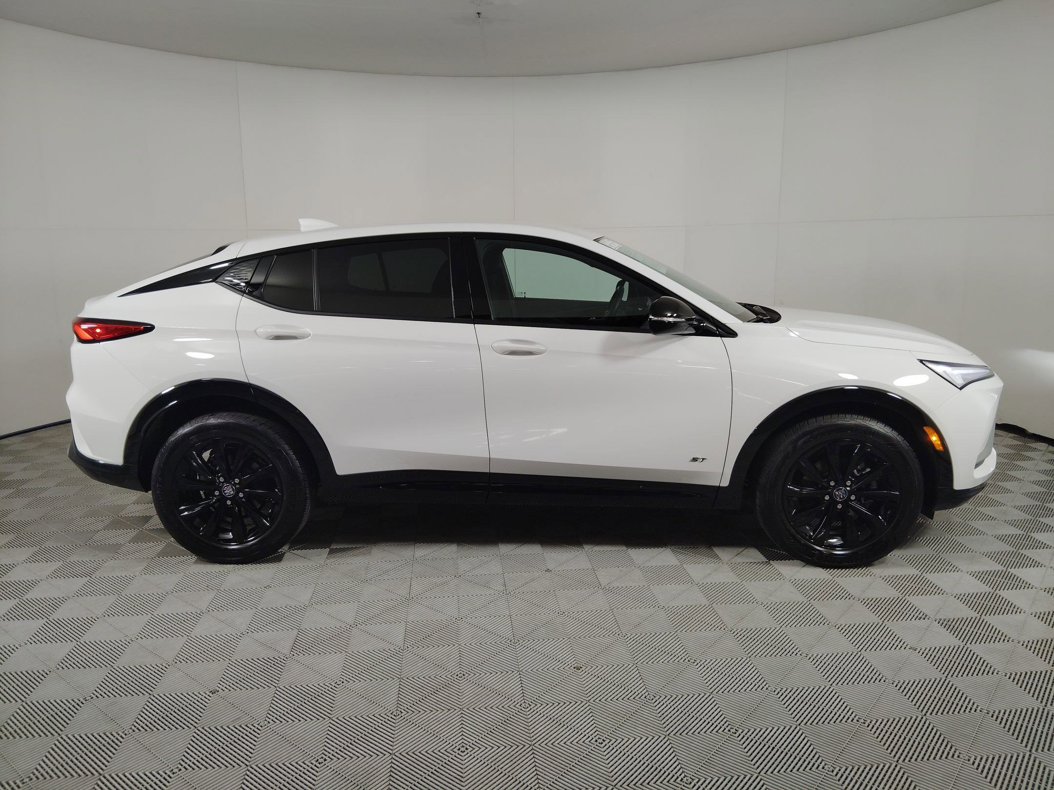 Used 2025 Buick Envista Sport Touring image 8