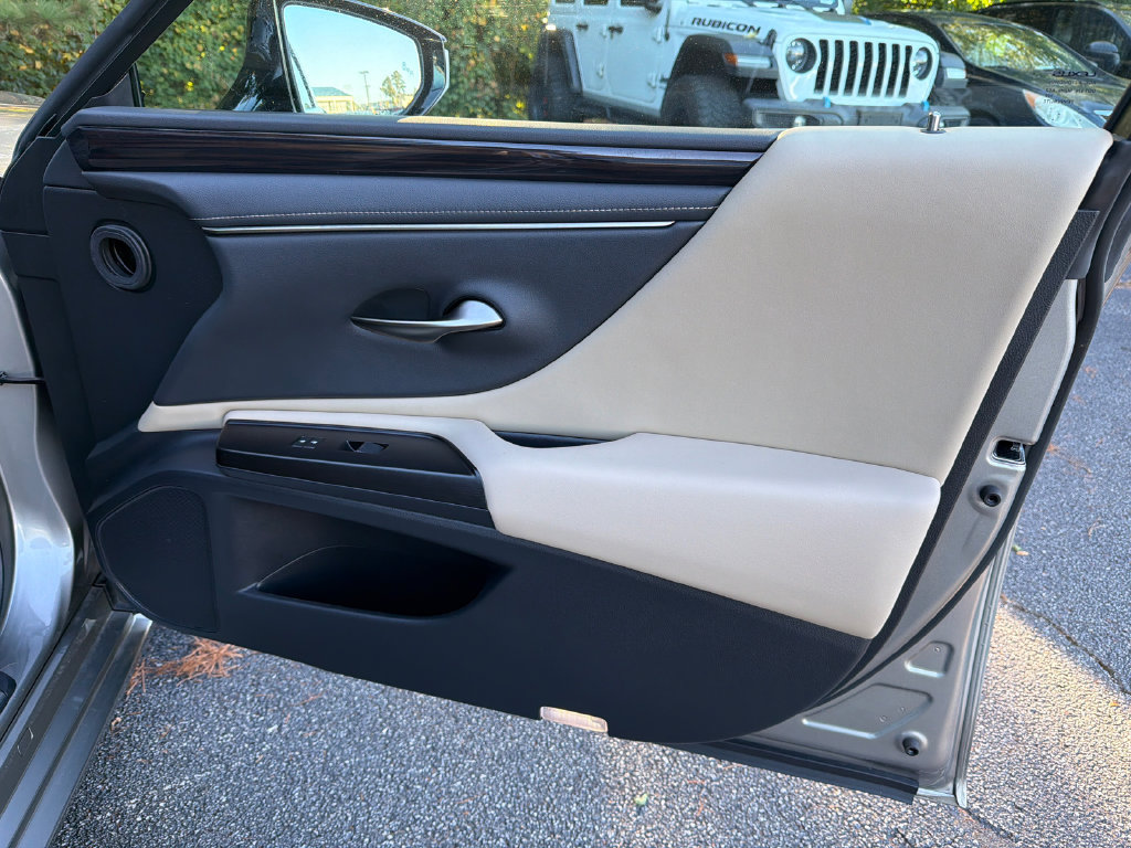 Used 2019 Lexus ES 350 w/ Premium Package FWD image 14