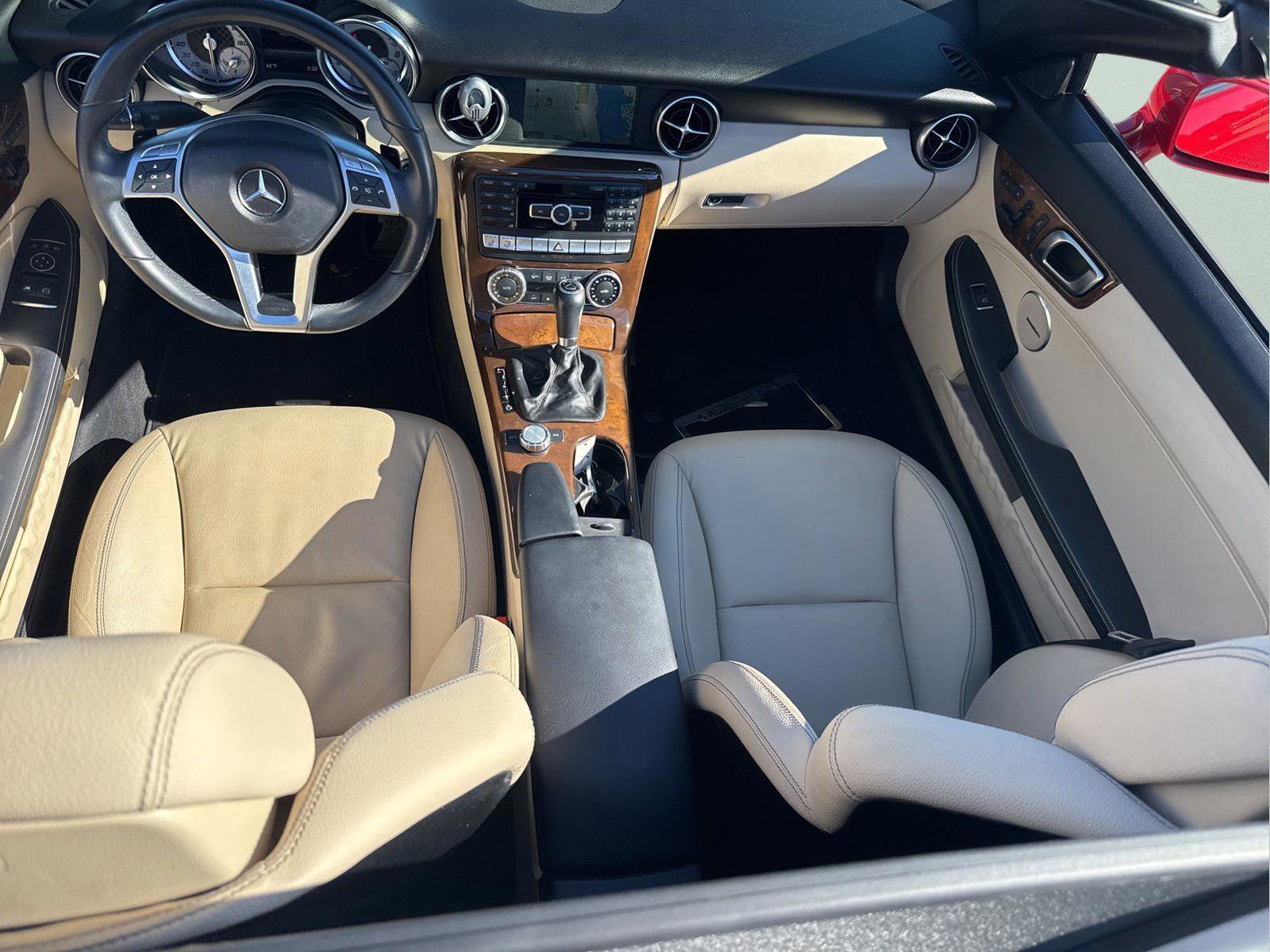 Used 2015 Mercedes-Benz SLK 250 w/ Premium Package image 11