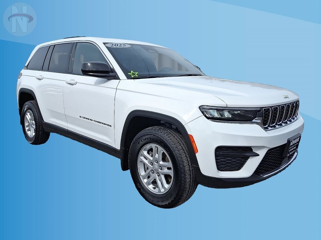 Used 2025 Jeep Grand Cherokee Laredo w/ MOPAR Finishing Package image 1