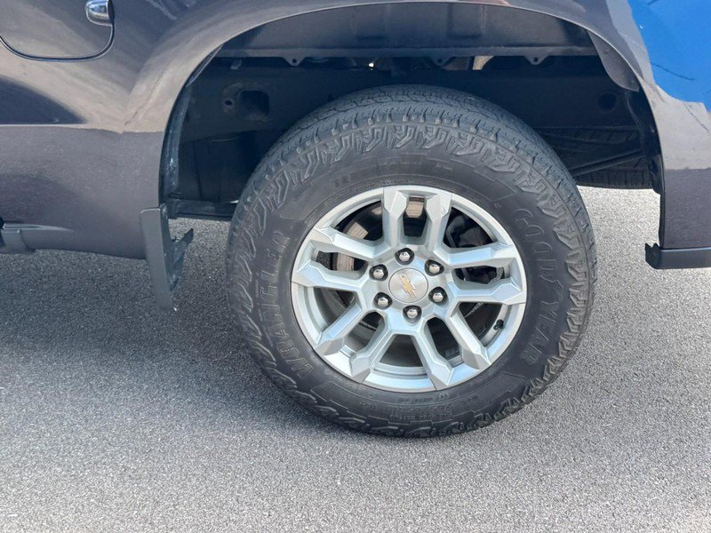 Used 2023 Chevrolet Silverado 1500 LT AWD/4WD image 7