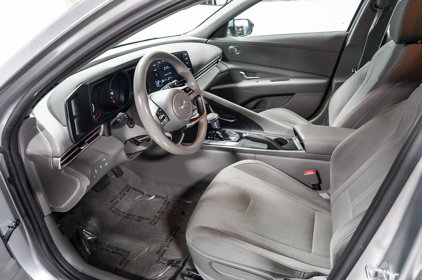 Used 2021 Hyundai Elantra SE FWD image 17