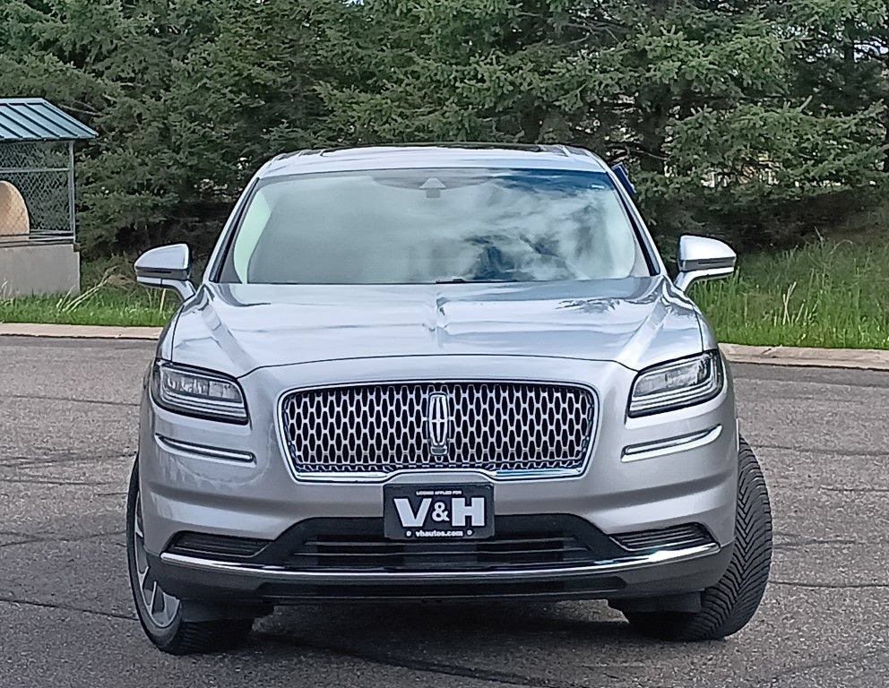 Used 2023 Lincoln Nautilus Reserve AWD/4WD image 2