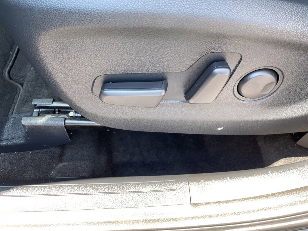 Used 2022 Kia Sportage Nightfall Edition image 6