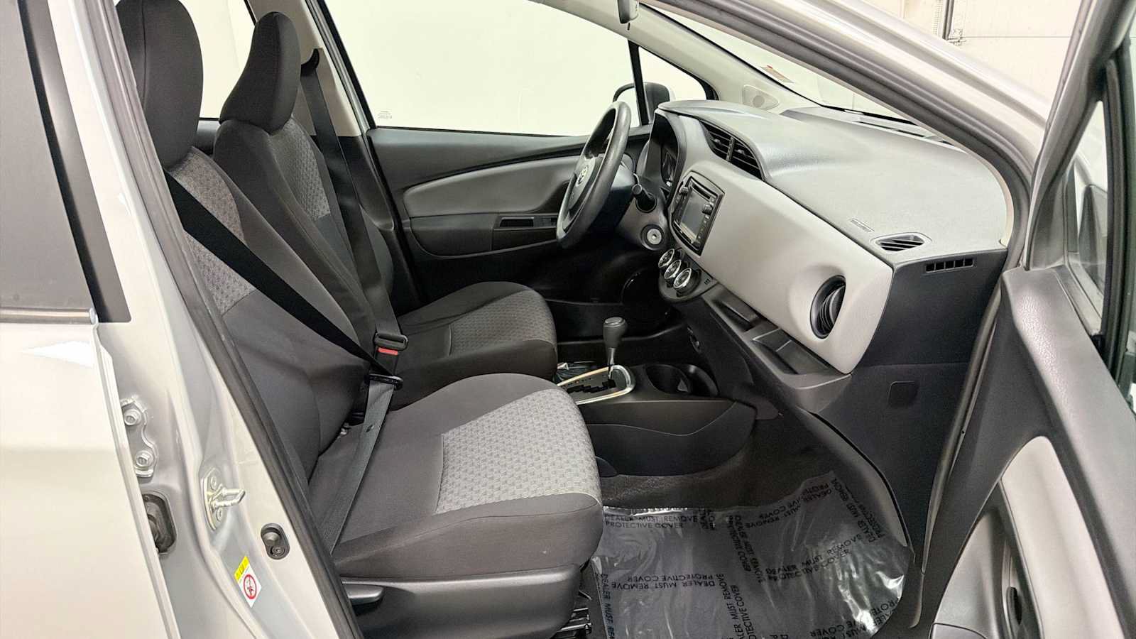 Used 2015 Toyota Yaris L FWD image 27