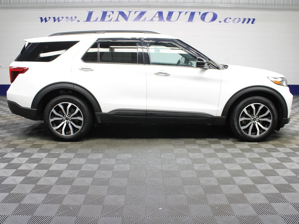 Used 2023 Ford Explorer ST-Line AWD/4WD image 2