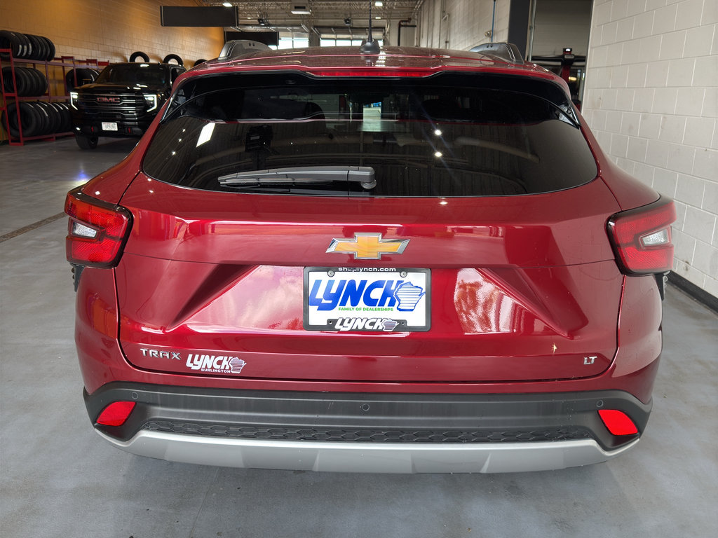 Used 2025 Chevrolet Trax LT w/ Driver Confidence Package FWD image 4