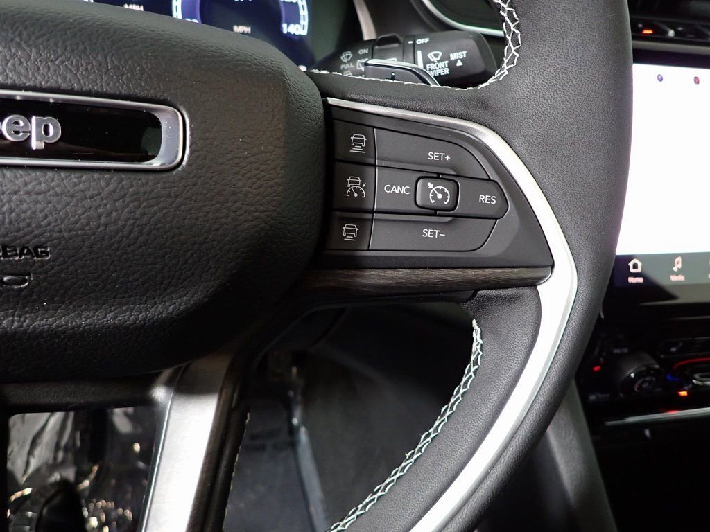 New 2025 Jeep Grand Cherokee Limited image 28