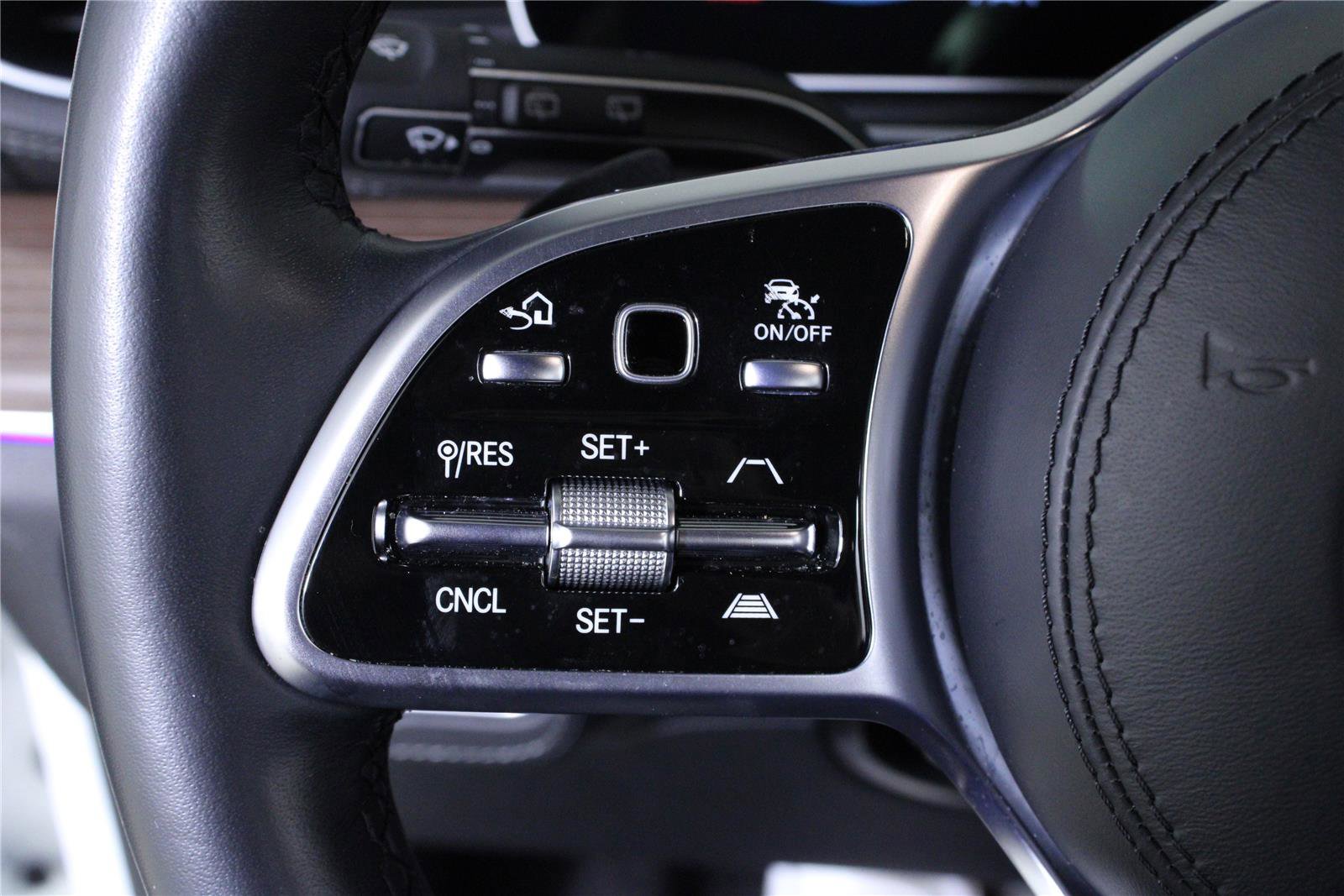 Used 2023 Mercedes-Benz GLS 450 4MATIC image 25