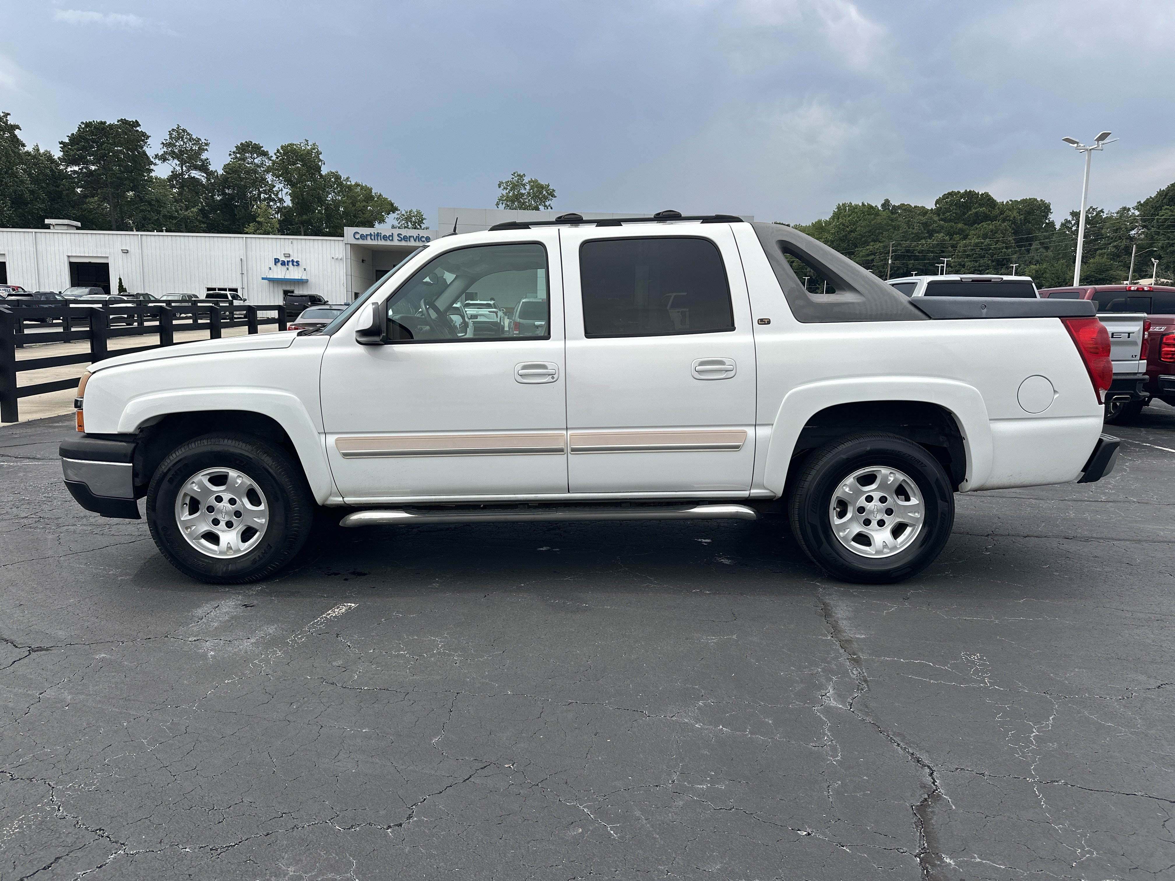 Used 2005 Chevrolet Avalanche Z66 w/ Sun And Sound Package RWD image 5