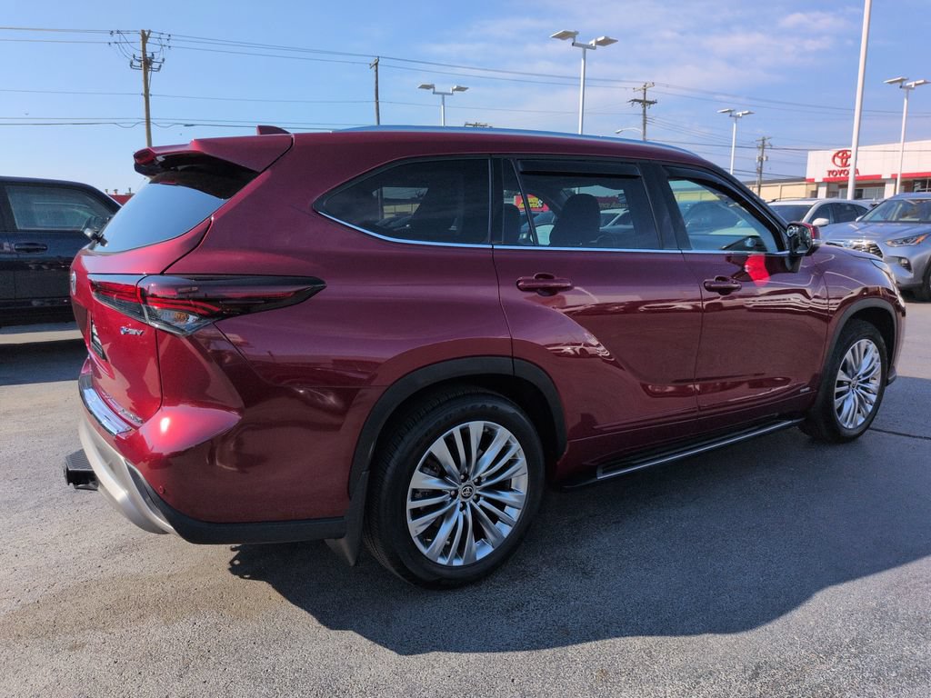 Certified 2025 Toyota Highlander Platinum AWD/4WD image 5