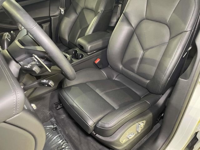 Certified 2025 Porsche Macan S AWD/4WD image 5