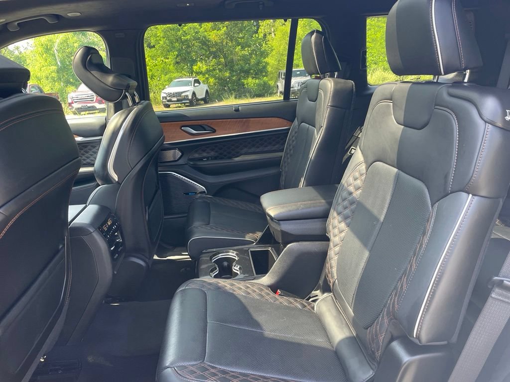 Used 2023 Jeep Grand Cherokee L Summit AWD/4WD image 11