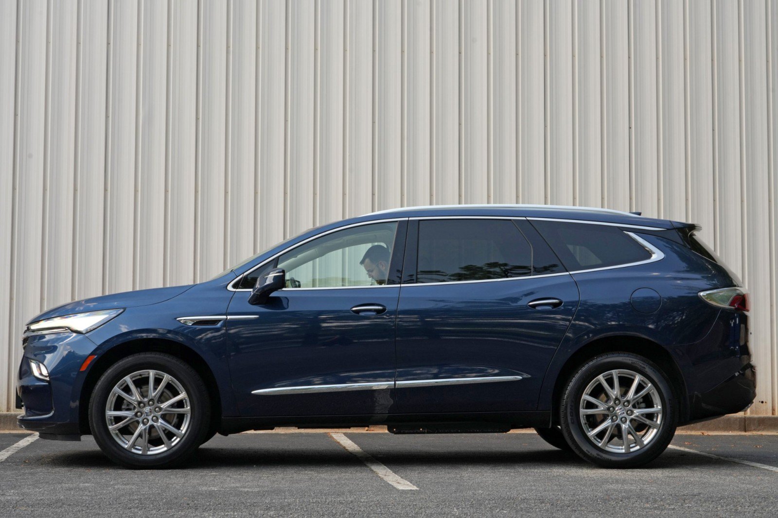 Used 2023 Buick Enclave Essence w/ Experience Buick Package FWD image 8