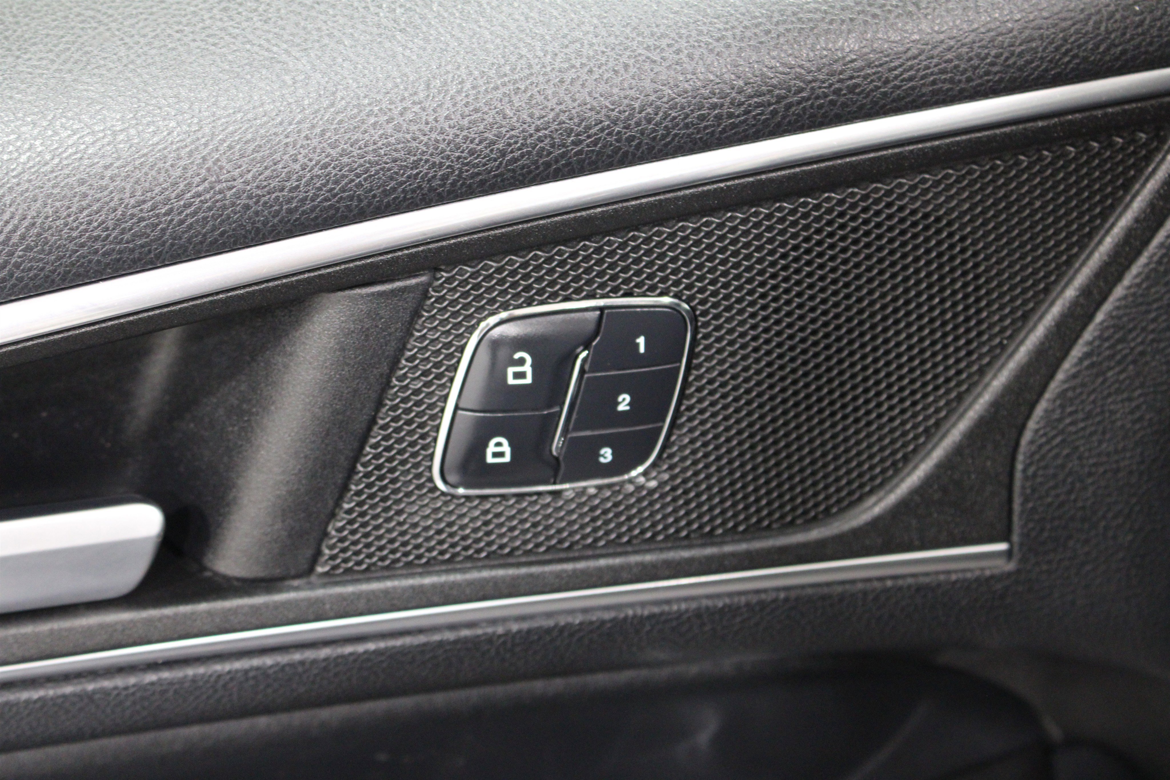 Used 2017 Ford Edge SEL w/ Equipment Group 201A FWD image 8