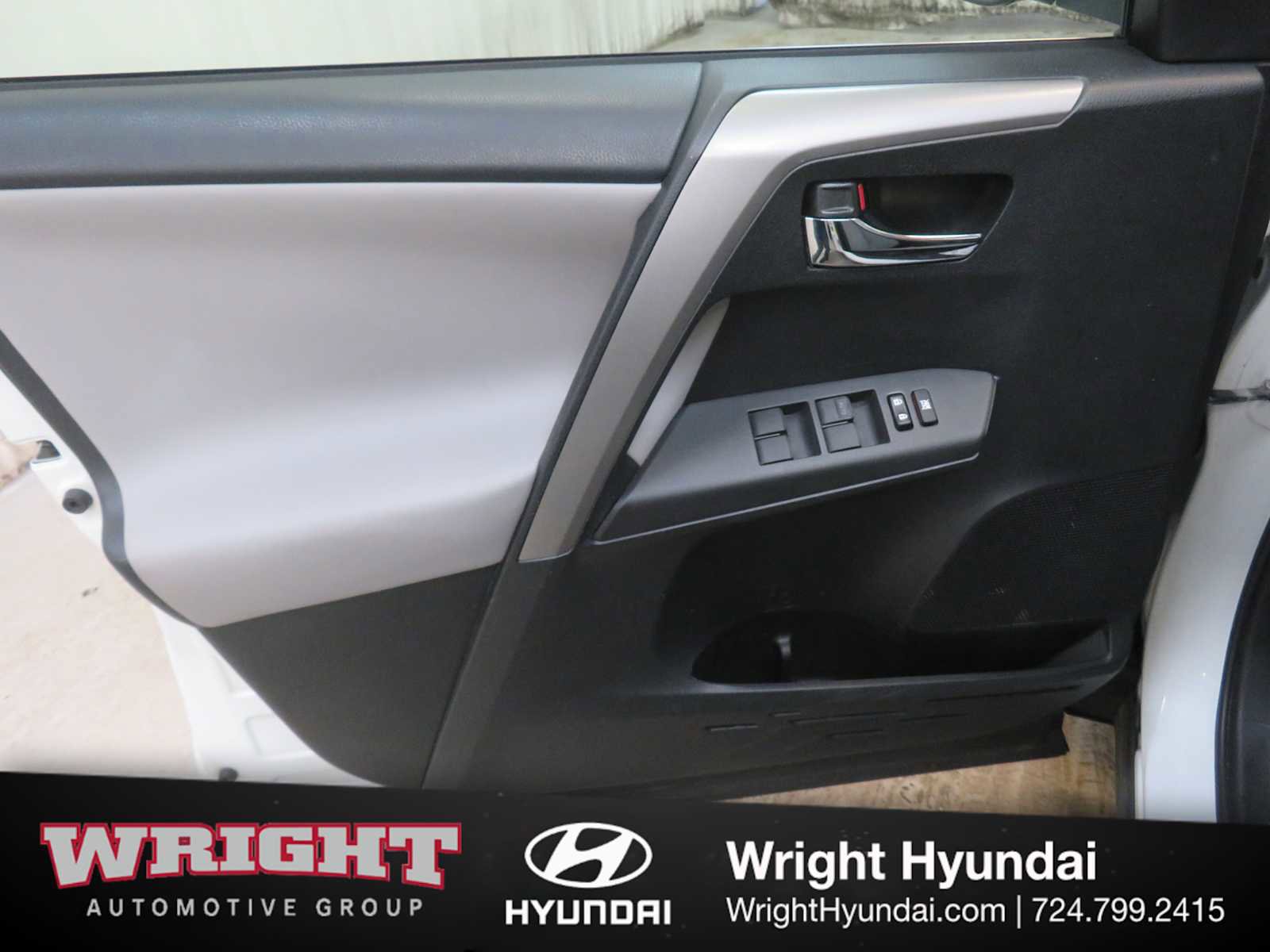 Used 2016 Toyota RAV4 XLE w/ Convenience Package image 9