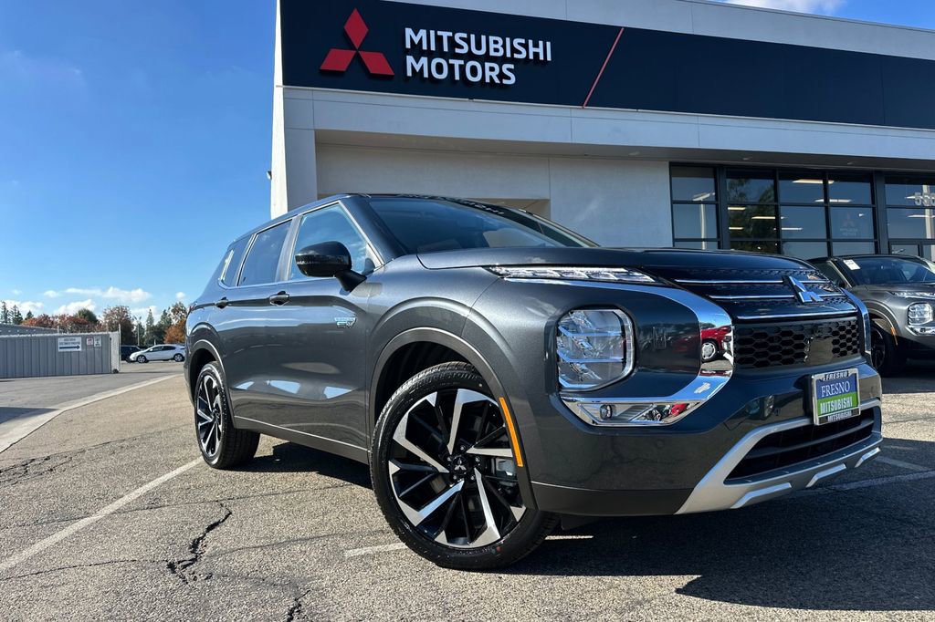 New 2025 Mitsubishi Outlander SE image 2