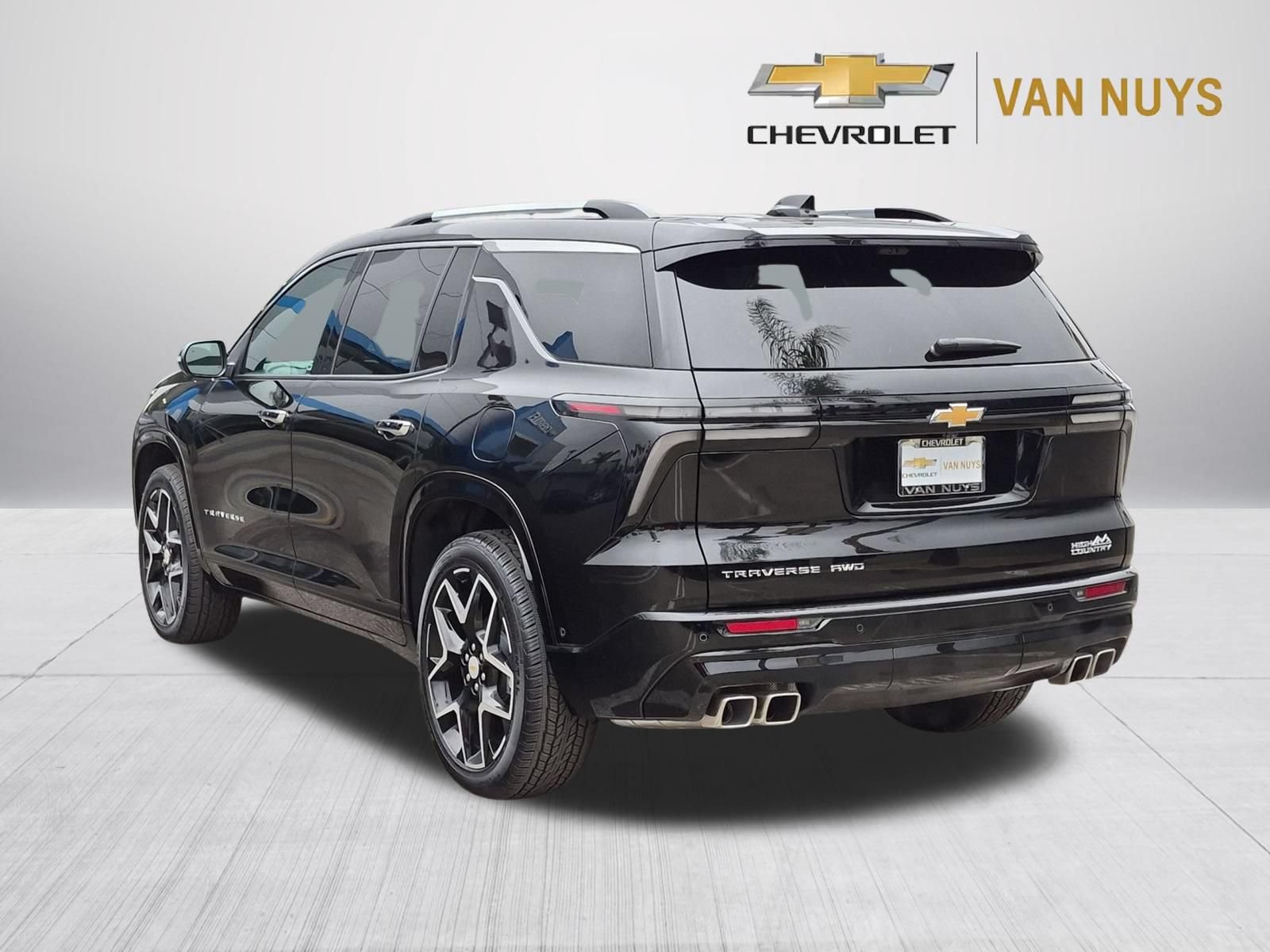 Used 2025 Chevrolet Traverse High Country w/ LPO, Floor Liner Package AWD/4WD image 7