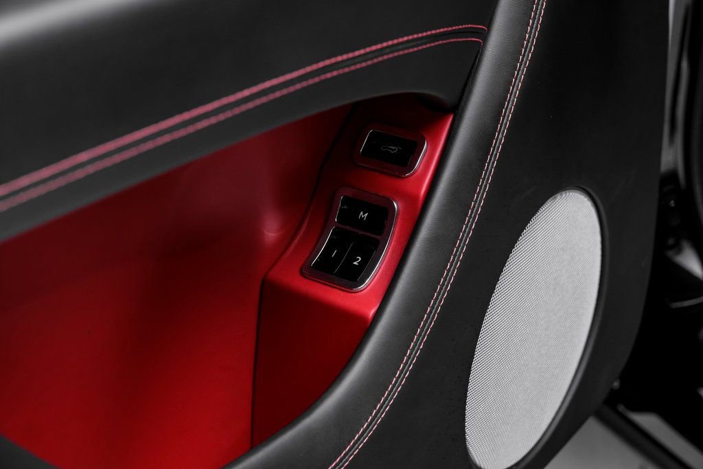 Used 2023 Bentley Bentayga image 48