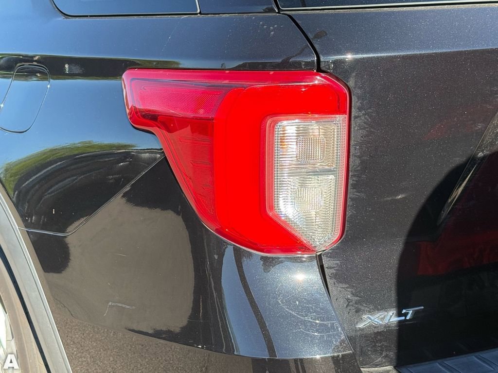 Used 2021 Ford Explorer XLT w/ Equipment Group 202A image 9