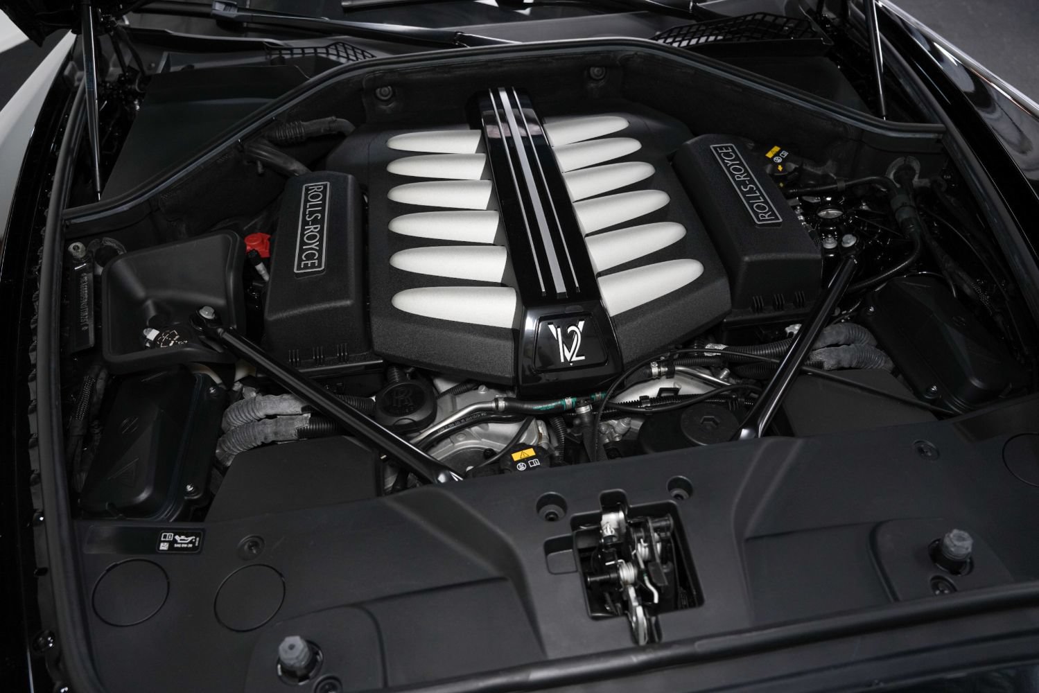 Used 2019 Rolls-Royce Dawn RWD image 48