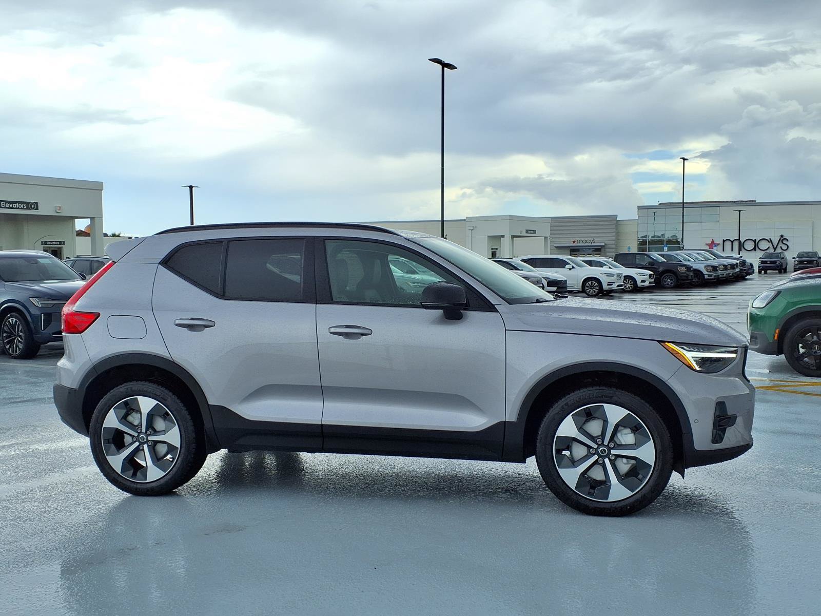 New 2026 Volvo XC40 B5 Plus w/ Climate Package AWD/4WD image 8