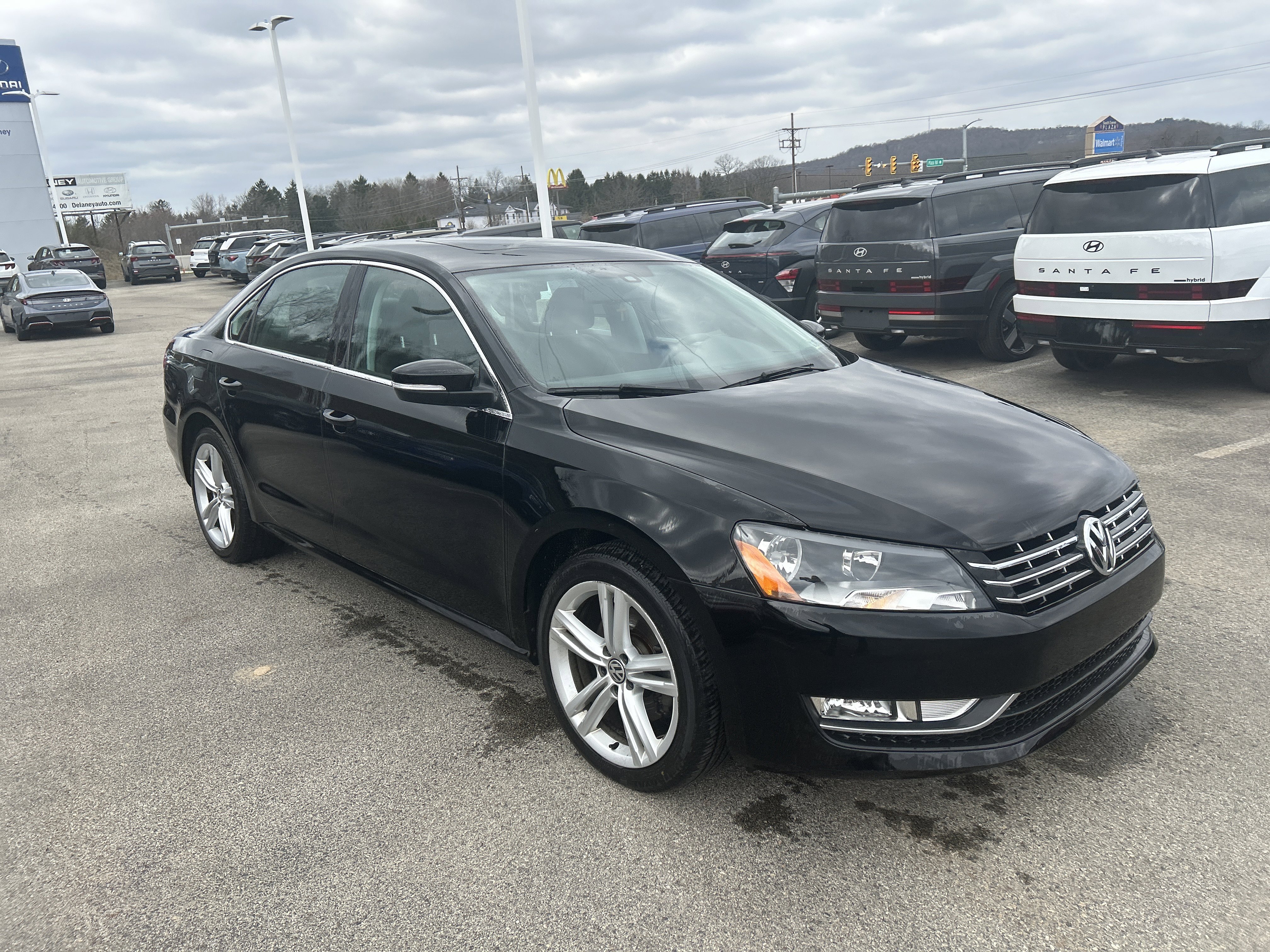 Used 2013 Volkswagen Passat 3.6 SE image 2