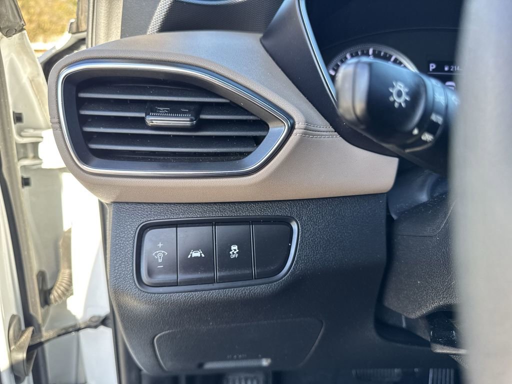 Used 2020 Hyundai Santa Fe SE w/ Cargo Package image 22