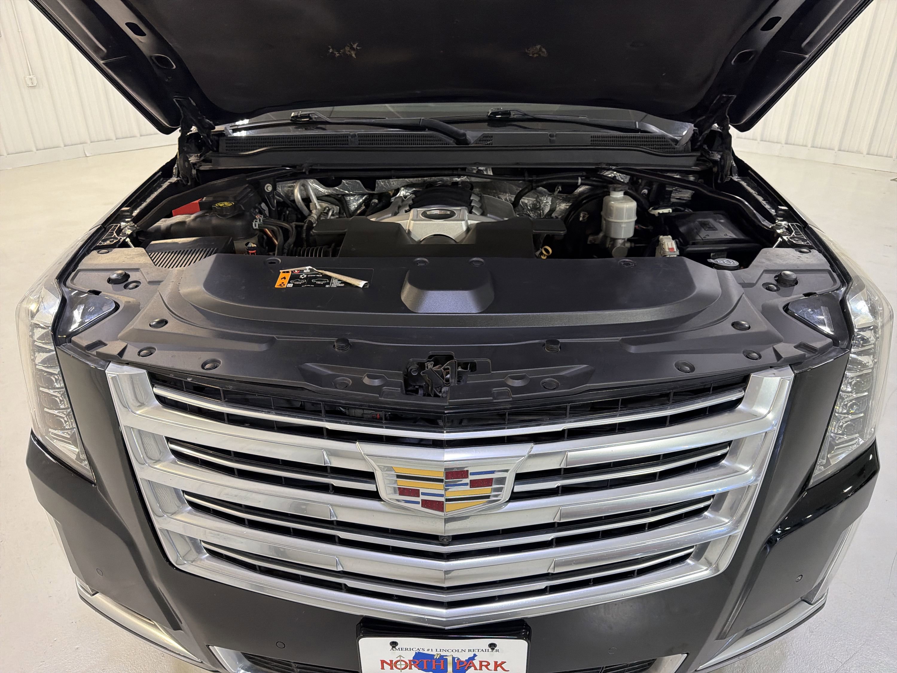 Used 2017 Cadillac Escalade ESV Platinum RWD image 31