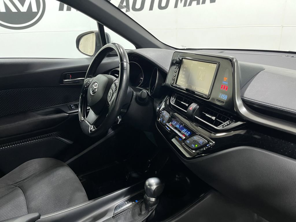 Used 2018 Toyota C-HR XLE image 18