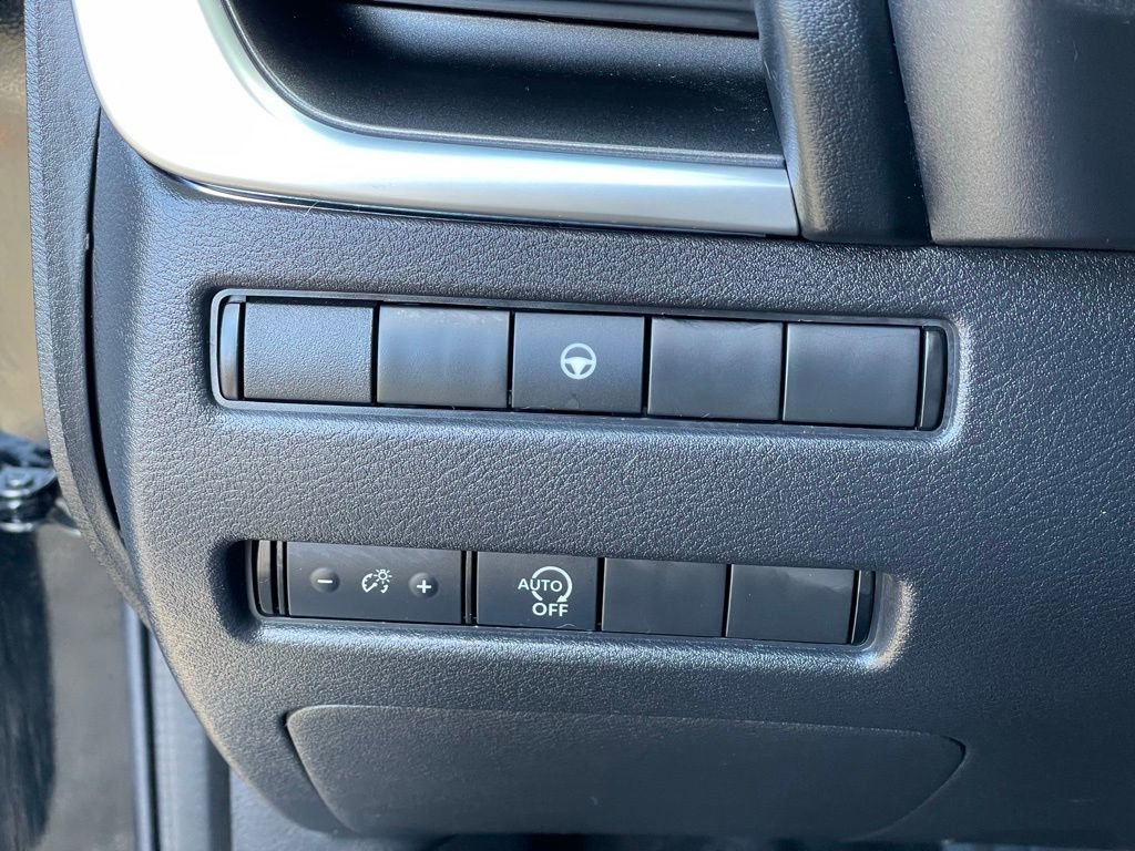 Certified 2022 Nissan Rogue SV FWD image 16
