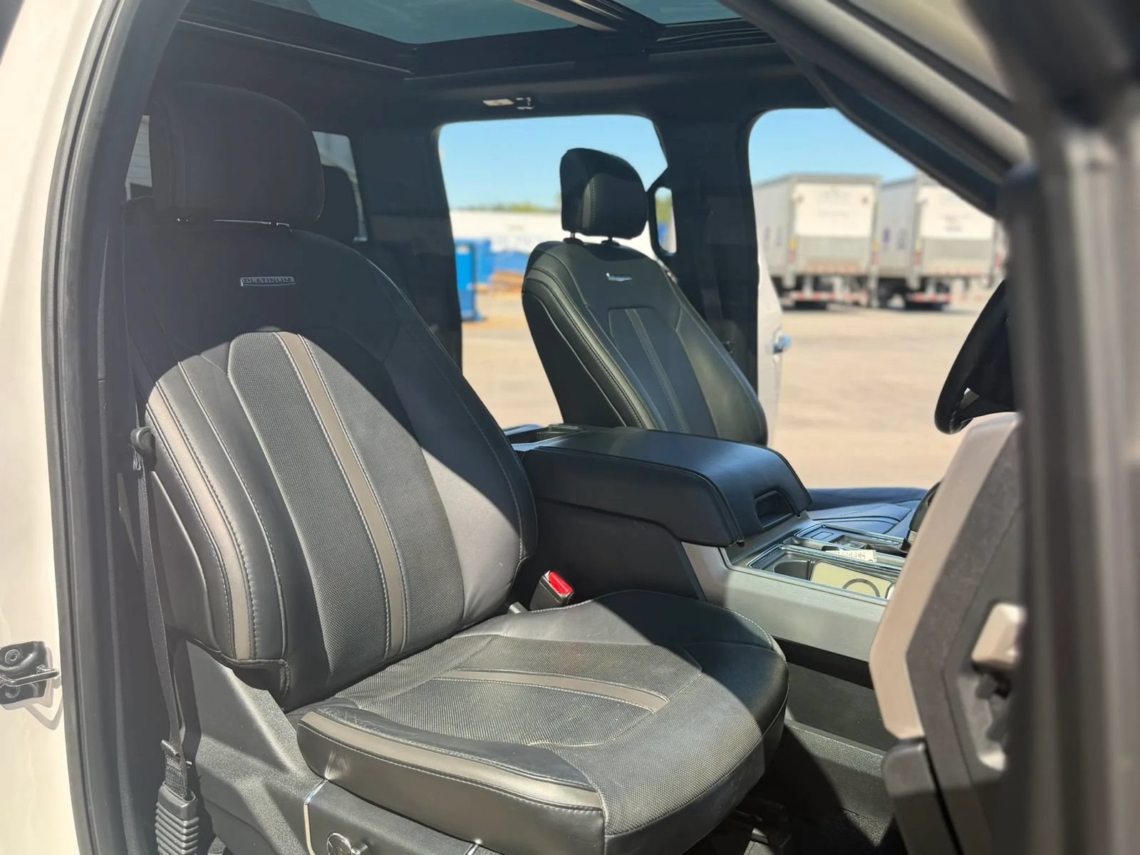 Used 2016 Ford F150 Platinum w/ Equipment Group 701A Luxury AWD/4WD image 30