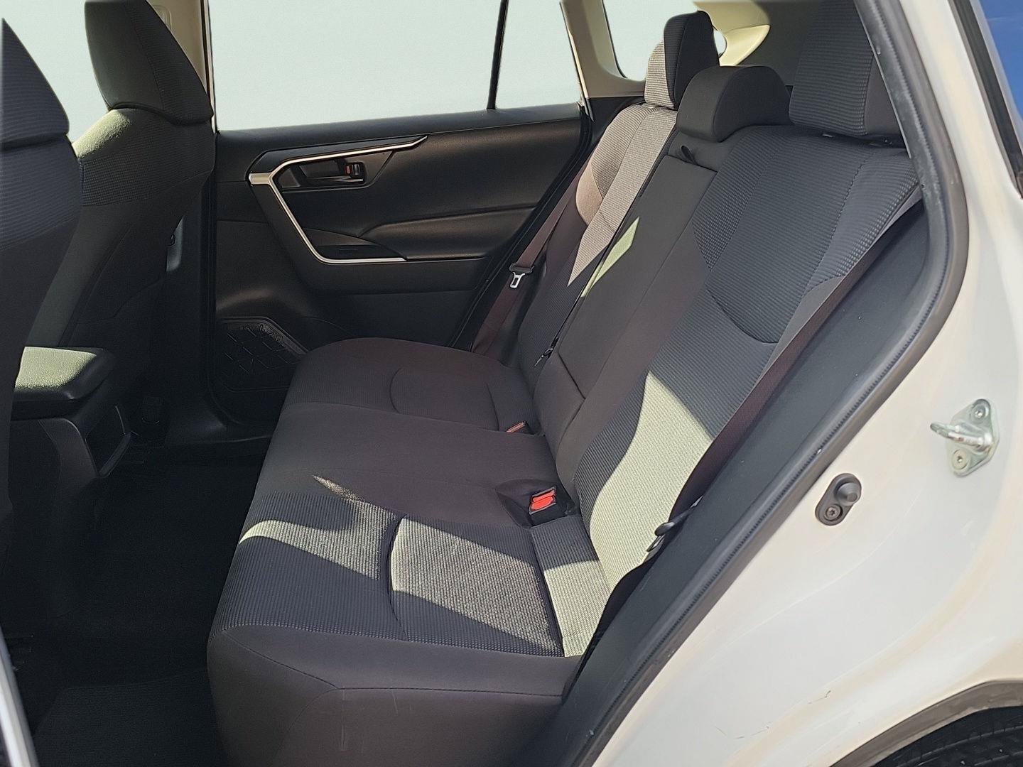 Used 2019 Toyota RAV4 LE FWD image 23