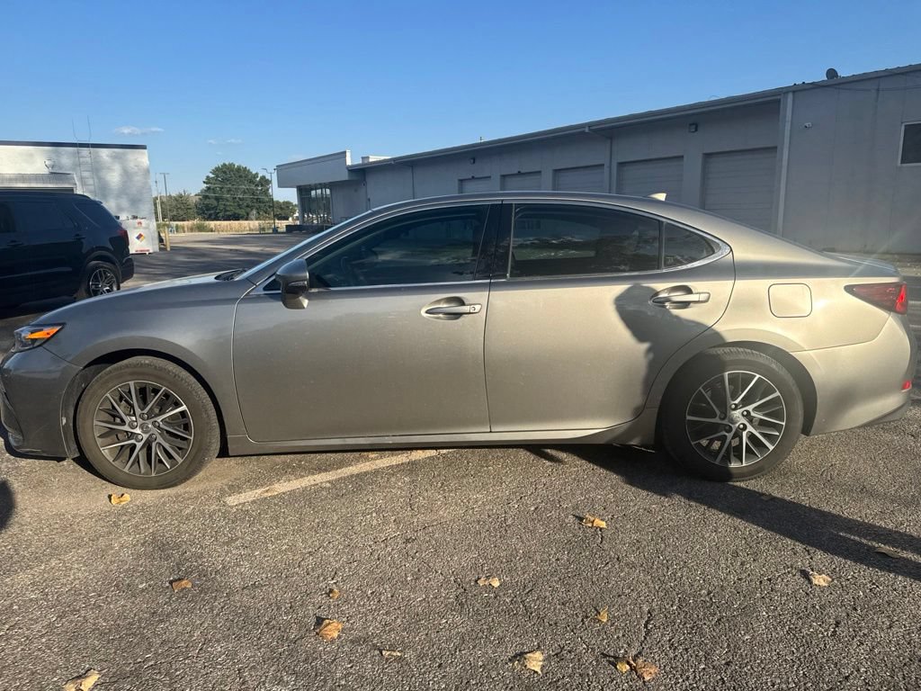 Used 2016 Lexus ES 350 w/ Premium Package w/Wood Trim FWD image 9