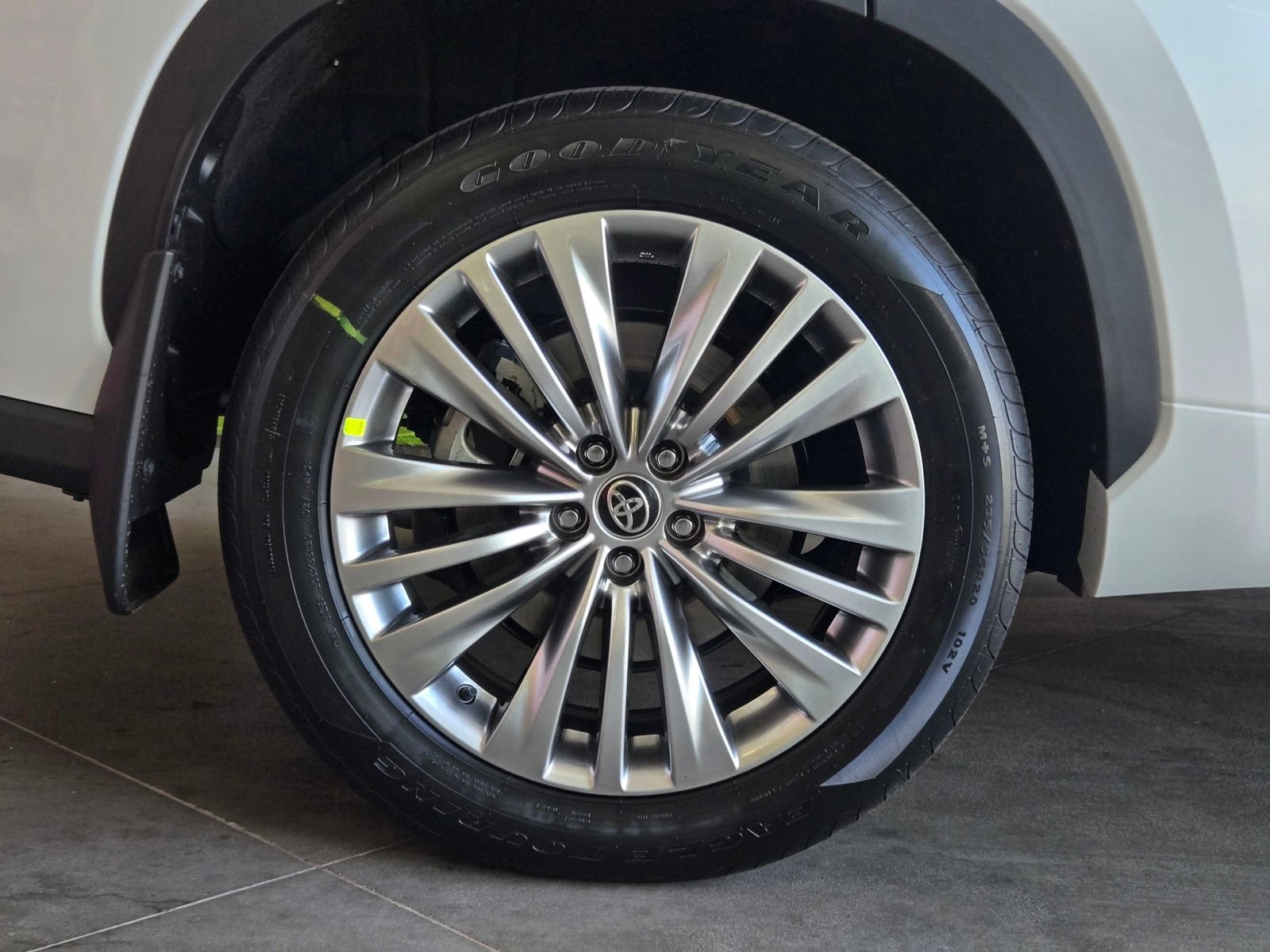 New 2026 Toyota Highlander Platinum AWD/4WD image 4