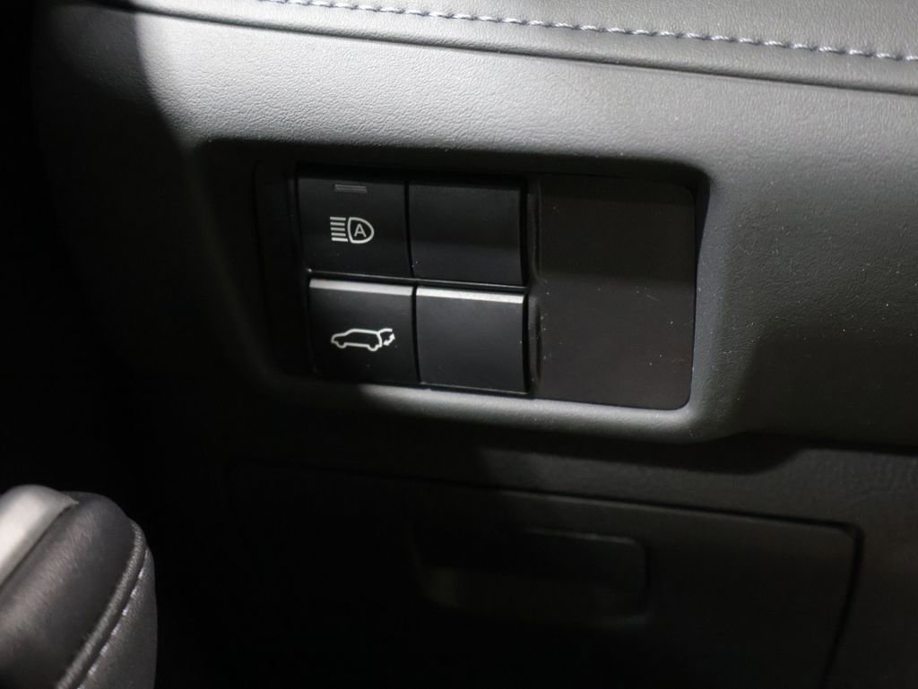 Used 2023 Toyota Highlander LE image 34