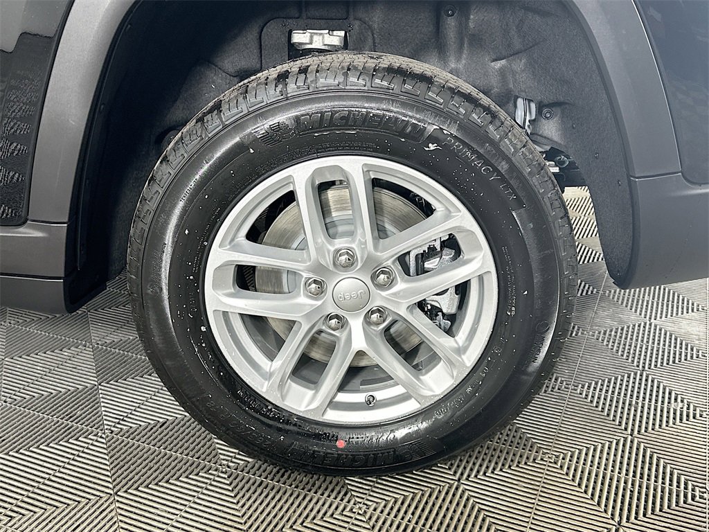 New 2026 Jeep Grand Cherokee L Laredo image 17