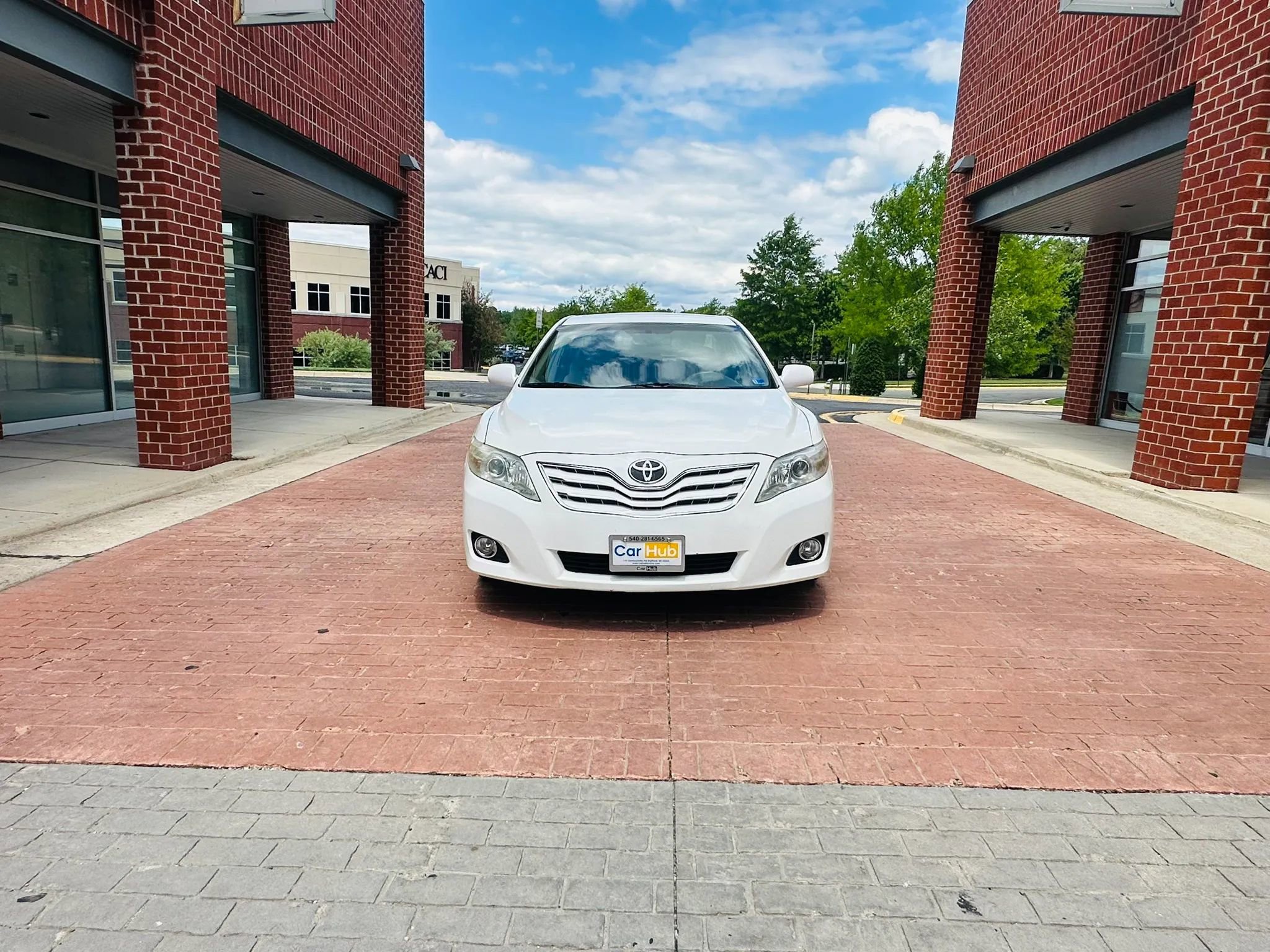 Used 2010 Toyota Camry LE FWD image 2