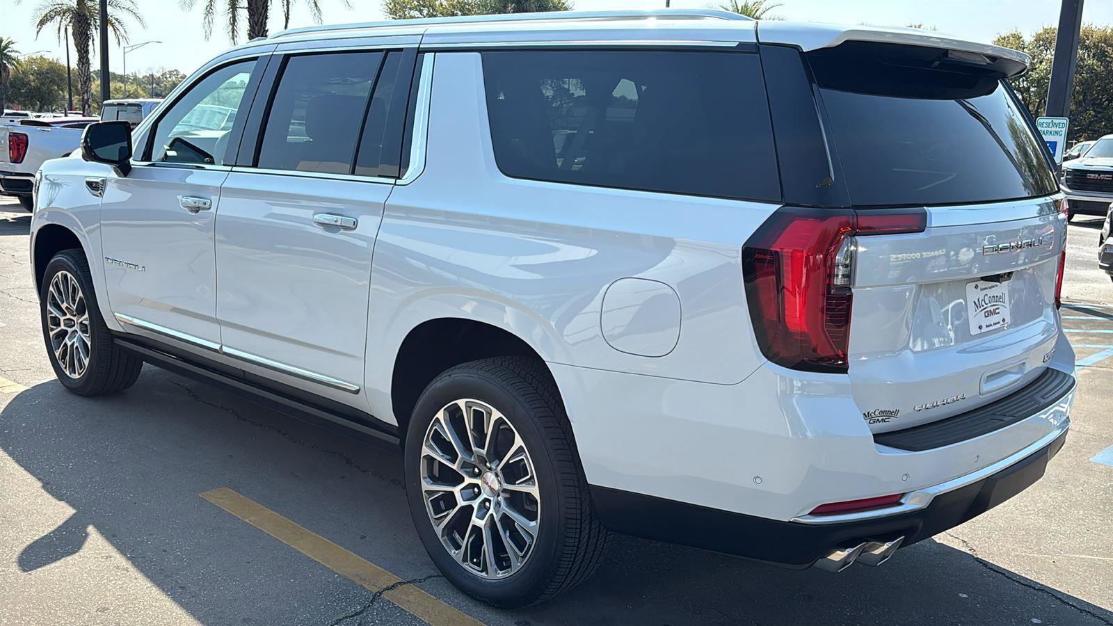 New 2026 GMC Yukon XL Denali w/ Denali Reserve Package image 5