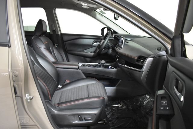 Used 2025 Nissan Rogue SV w/ Rock Creek Premium Package AWD/4WD image 34