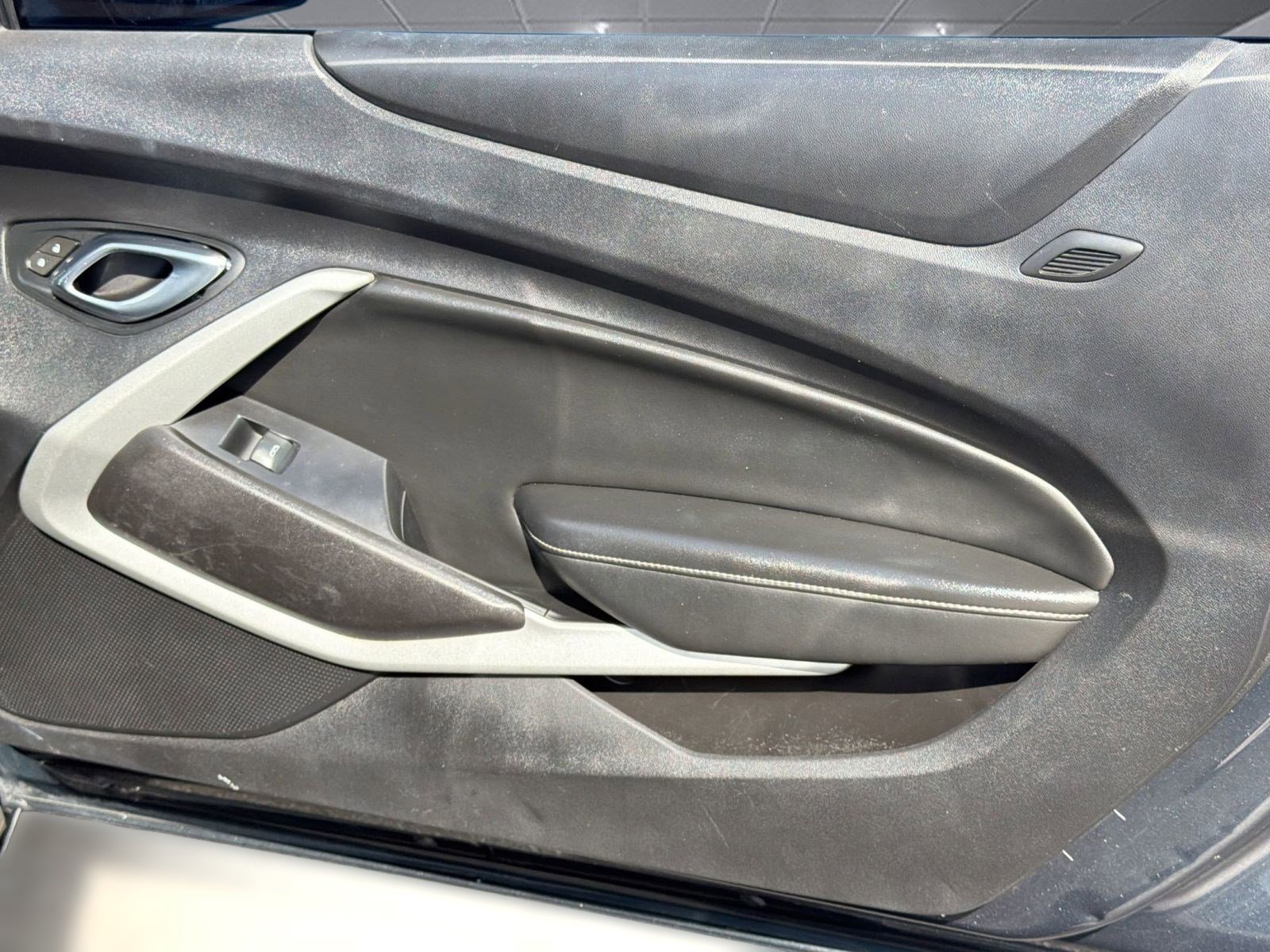 Used 2020 Chevrolet Camaro LT RWD image 29
