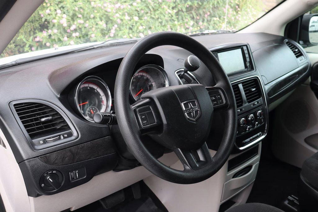 Used 2019 Dodge Grand Caravan SE FWD image 17
