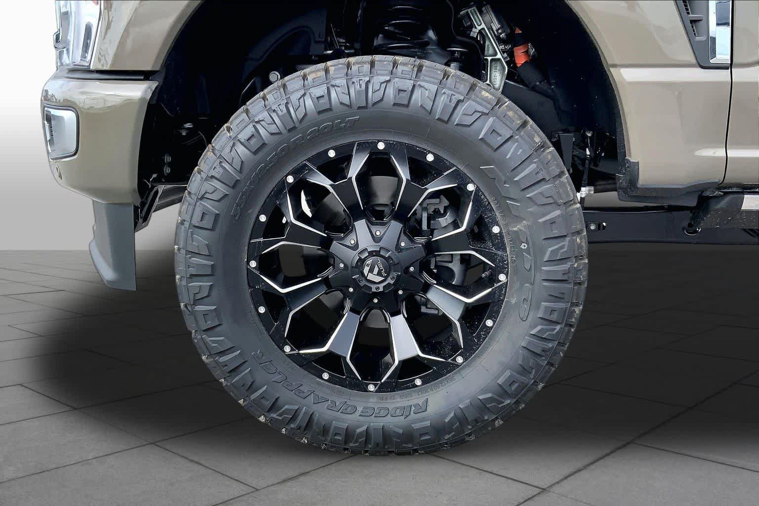New 2026 Ford F250 Platinum w/ Platinum Plus Package AWD/4WD image 9