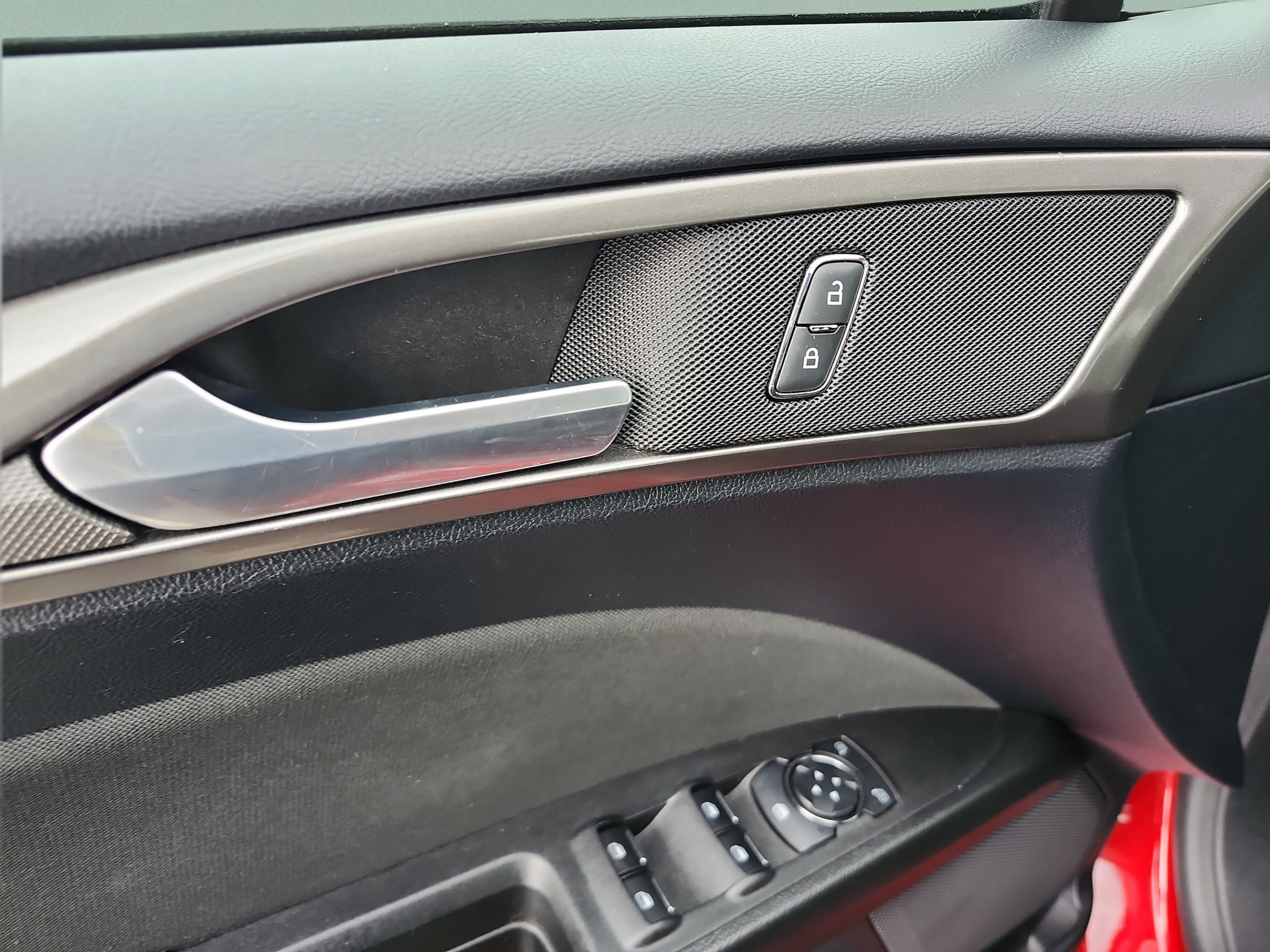Used 2019 Ford Fusion SE FWD image 15