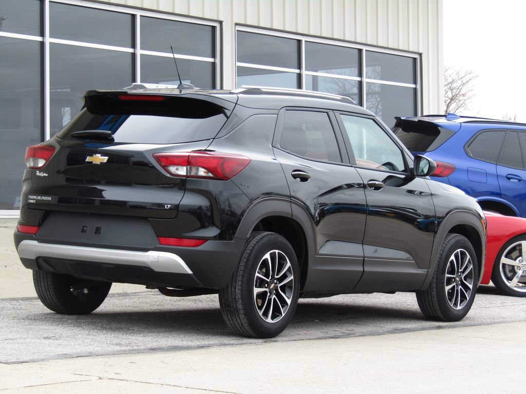 Used 2025 Chevrolet TrailBlazer LT image 3